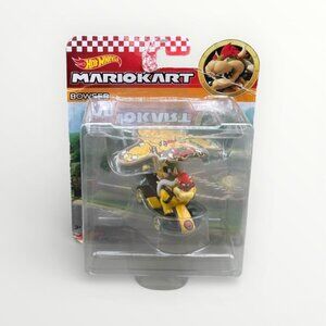Hot Wheels Mario Kart Bowser Standard Kart Bowser Kite Glider 1:64 GVD30